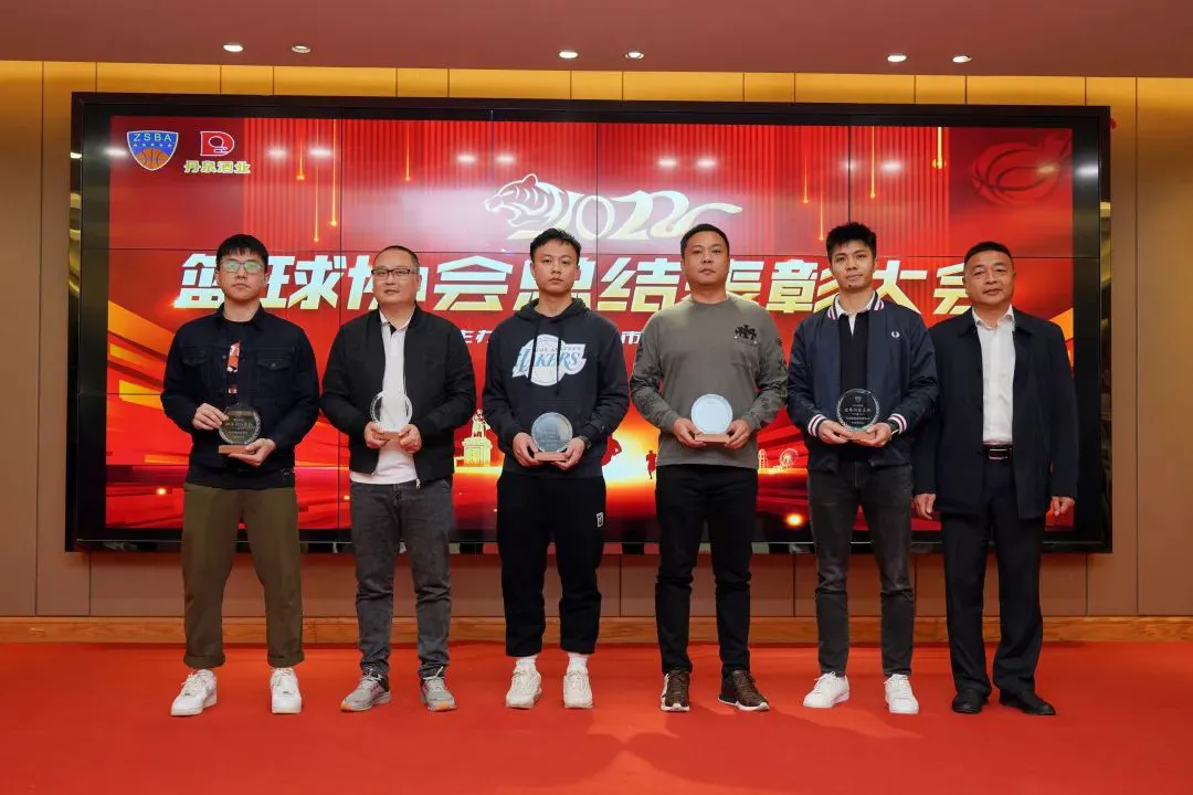 如何在篮球冬令营中加强体能训练?_0